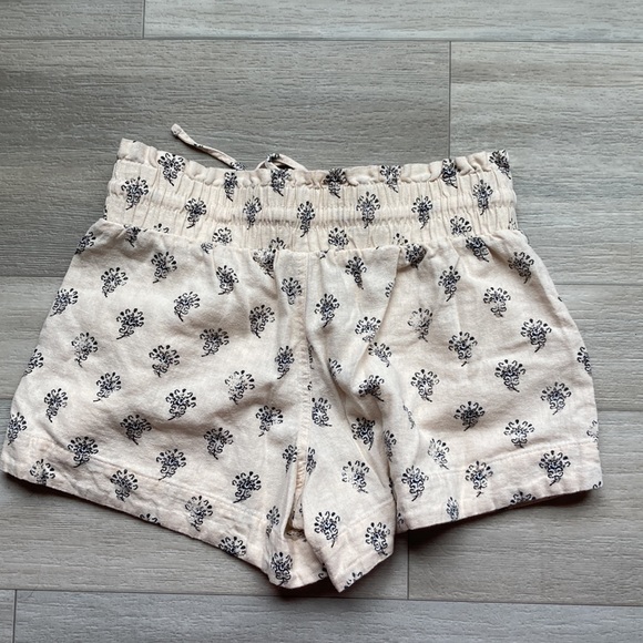 Decorative shorts - Picture 2 of 3